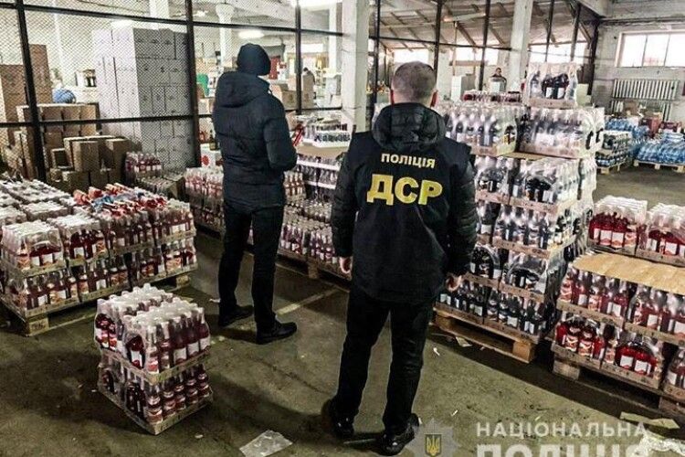 Рівненські поліцейські вилучили понад 24 тисячі пляшок фальсифікованої горілки
