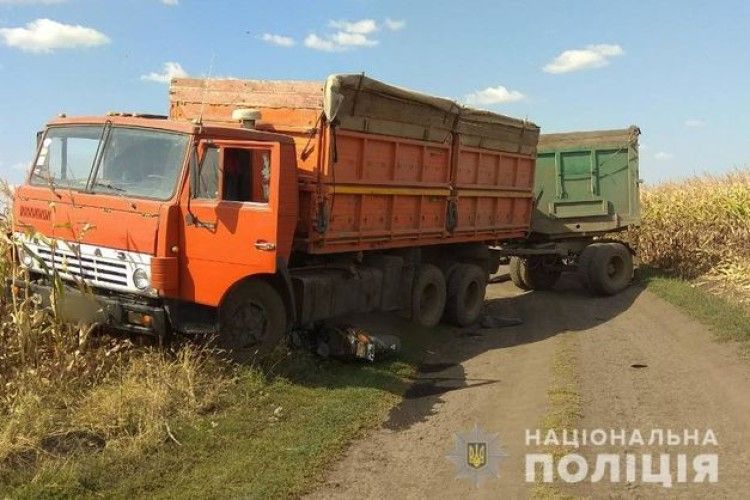 КамАЗ наїхав на скутер, загинуло дві людини