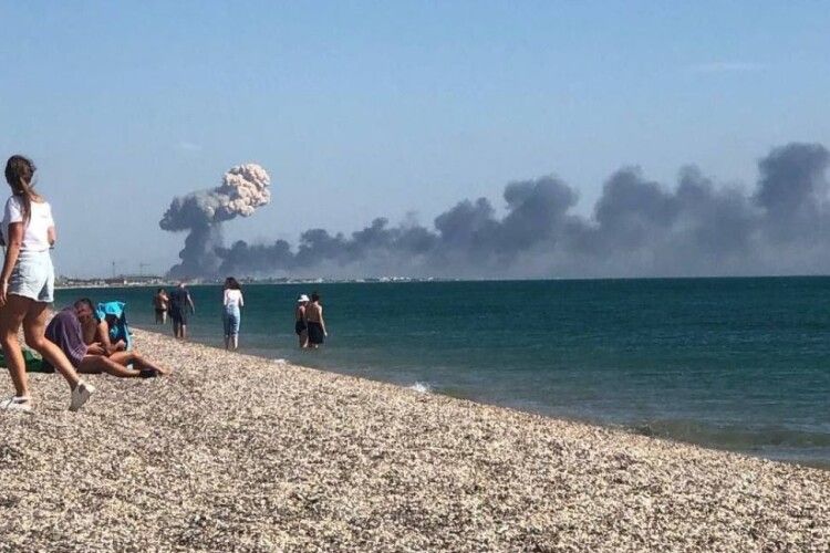 В окупованому Криму прогриміли вибухи (Відео)