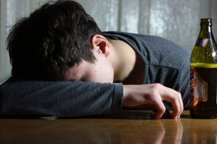 На Волині підліток отруївся алкоголем 