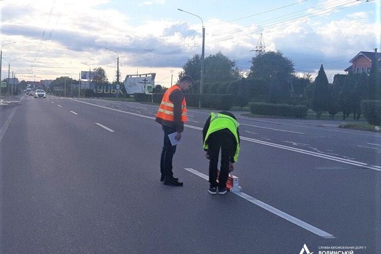 Перевірили,чи якісно нанесена розмітка на волинських дорогах