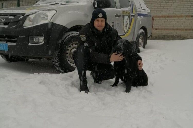Привів поліцію до хати: на Волині собака допоміг викрити зловмисника (Фото)