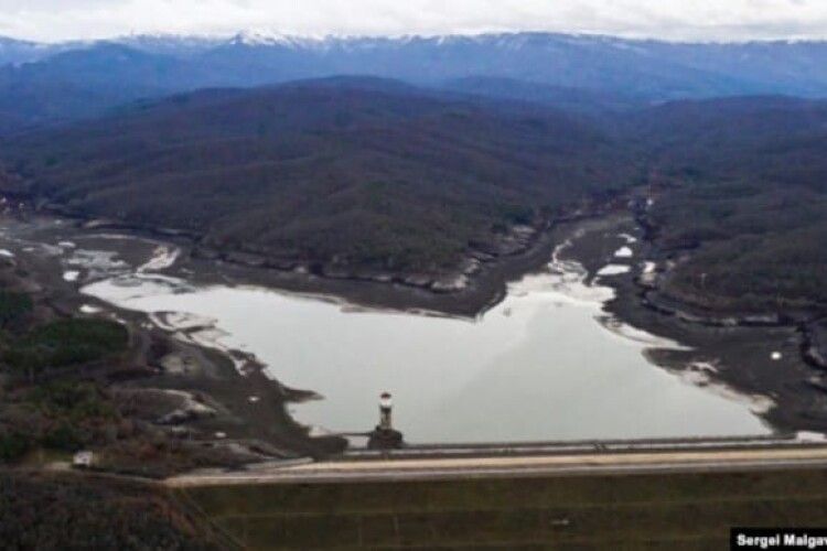 Дефіцит прісної води: в Криму продовжують міліти водосховища і висихати річки