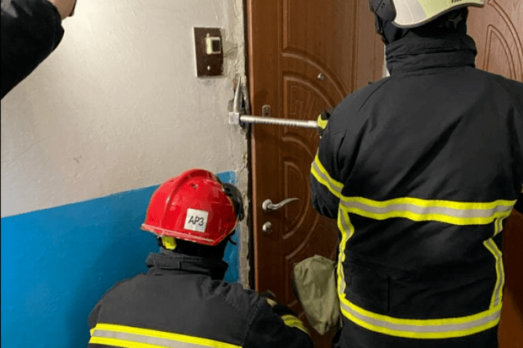 Щоб відкрити двері, у Луцьку двічі викликали рятувальників