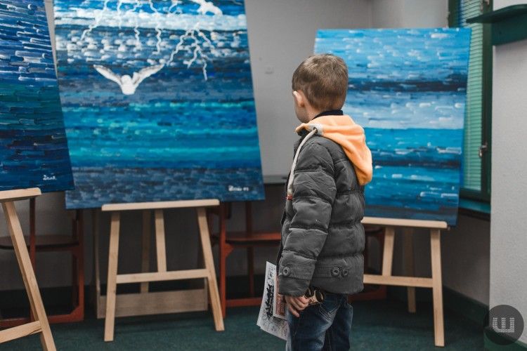 У Чернівцях презентували виставку картин талановитого художника з аутизмом (ФОТО)