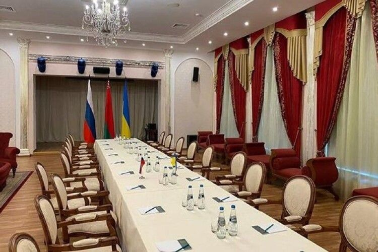 Переговори заради миру між Росією та Україною завершилися: перші подробиці