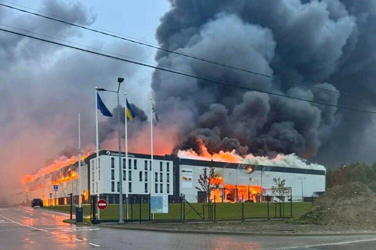 Після масованого ракетного удару у Львові закликають зачиняти вікна