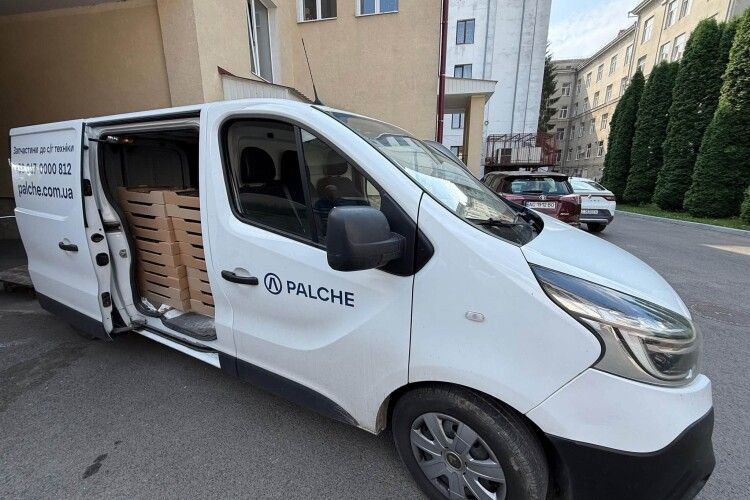 Лікарня у Луцьку отримала понад 100 кг свіжої лохини для бійців