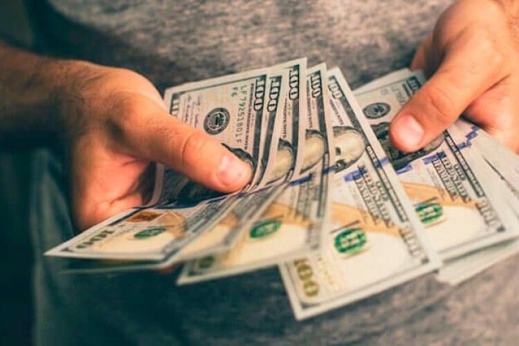 Три роки умовно і конфіскація майна: у Луцьку судили поліцейського за за допомогу ухилянту