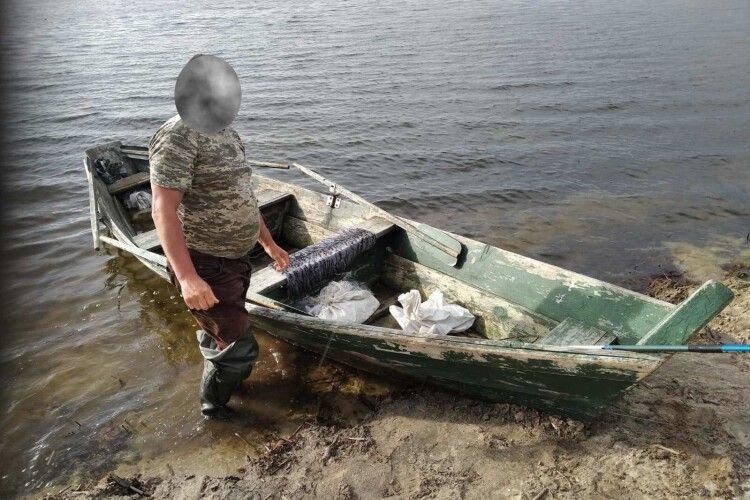 Під час рейду на шацькі озера рибпатрульними попереджено збитків на майже 3 тисячі гривень (Фото)