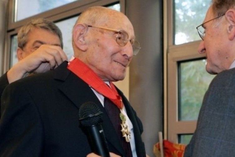 Француз, який рятував єврейських дітей за допомогою футболу, помер у 108 років