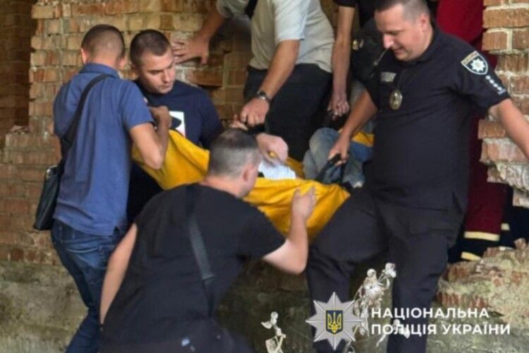 На Львівщині у закинутій будівлі знайшли підлітка, який зник 3 дні тому