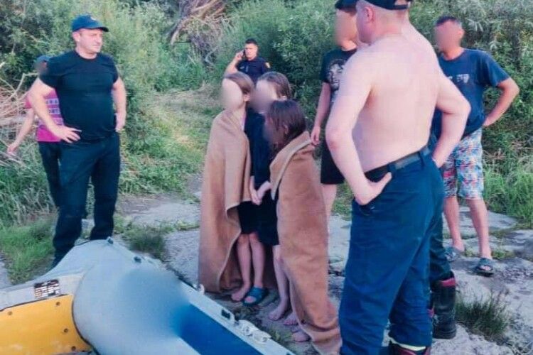 Врятував дочок, а сам зник: рятувальники другу добу шукають багатодітного батька