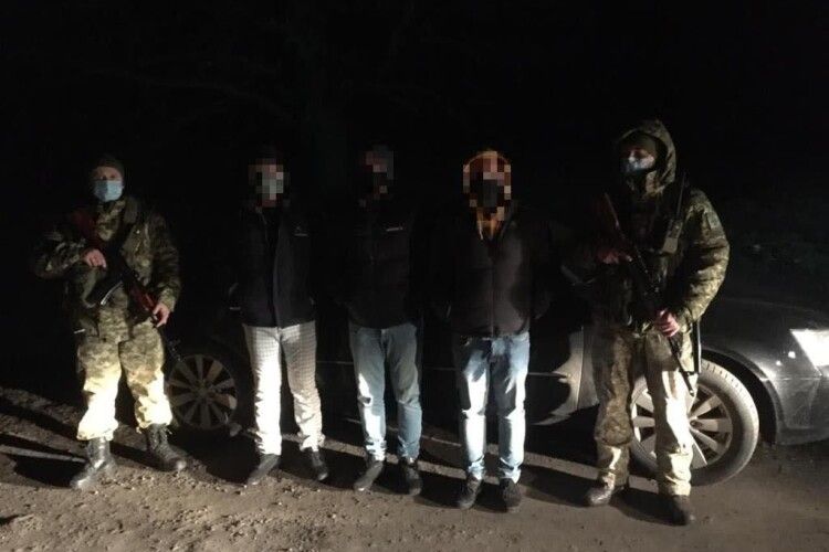 Біля кордону з Польщею затримали автомобіль з іранцями