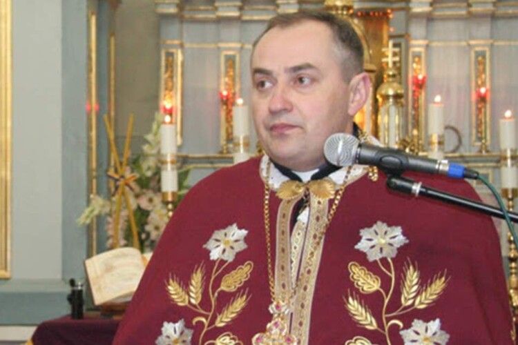 На Львівщині священника відлучили від церкви за повторне одруження