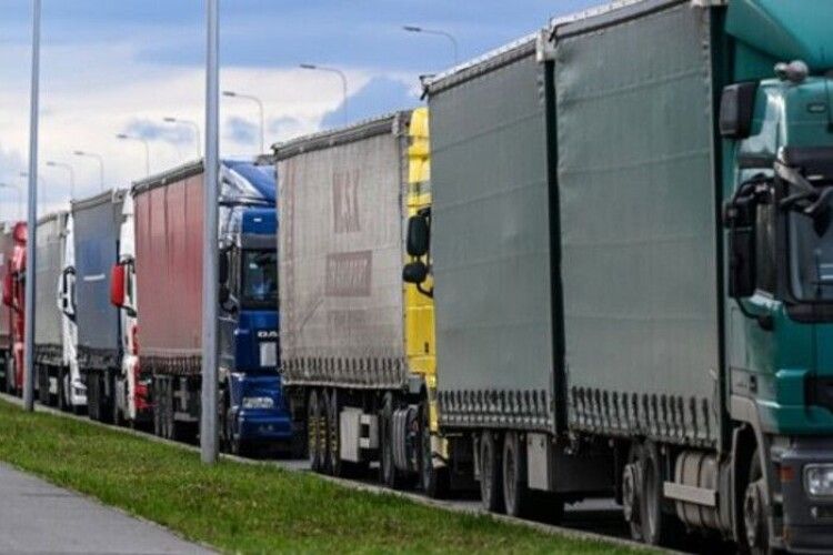 Блокування кордону з Польщею і Словаччиною: перевізники назвали суму збитків