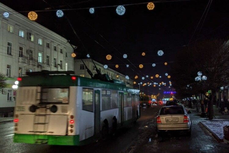 Як Луцьком курсуватиме транспорт в новорічну ніч: час і маршрути