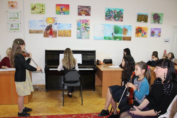 У бібліотеці лунали звуки чарівної музики