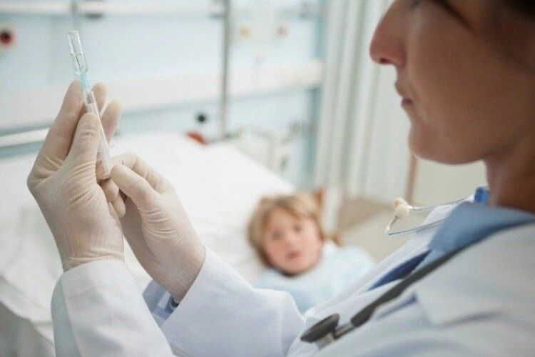 У дитячому таборі на заході України госпіталізували понад 30 дітей