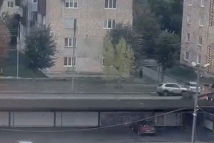На Волині під час погоні авто ТЦК зіткнулося з цивільною машиною: водія затримали (Відео)