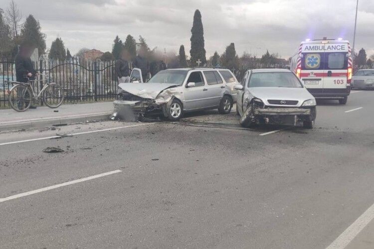 На Волині п’яний водій в’їхав в автівку