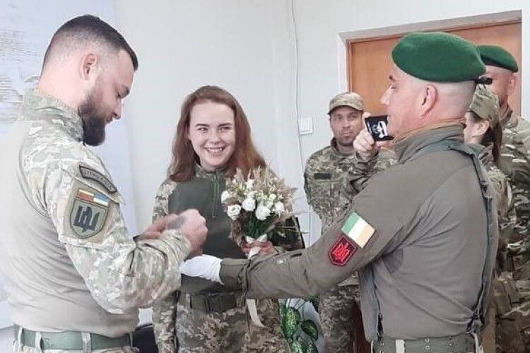 У Луцьку побрались воїн Інтернаціонального легіону Лукас та волинянка Марія