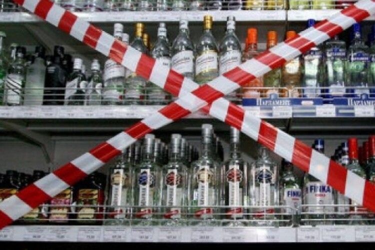 У Луцьку знову хочуть заборонити продаж алкоголю і сигарет