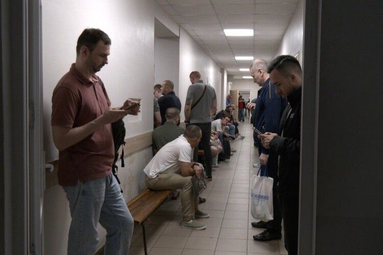 Черги до ВЛК у Луцьку: «обмежено придатні» поспішають пройти медогляд (Відео)