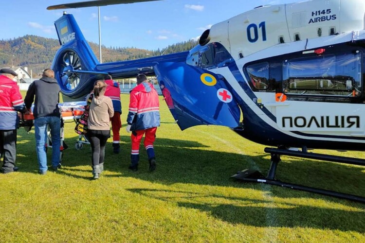 11-річного хлопчика, який раптово впав у кому, до лікарні доправили гелікоптером