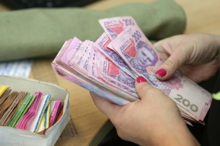 З першого січня мінімальна зарплата зросте до 4170 гривеь