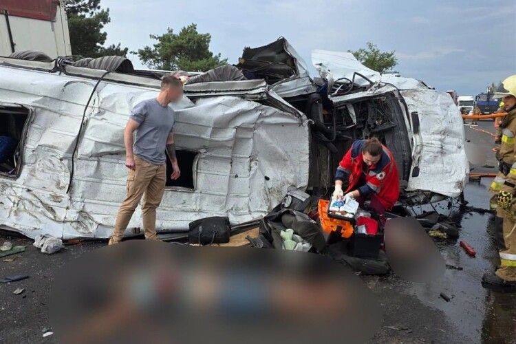 Трагічна ДТП на Миколаївщині: автобус зіткнувся з вантажівкою – 12 людей загинули
