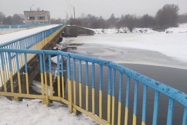 Злив нечистот у Турію: волинські екологи встановлюють рівень забруднення річки