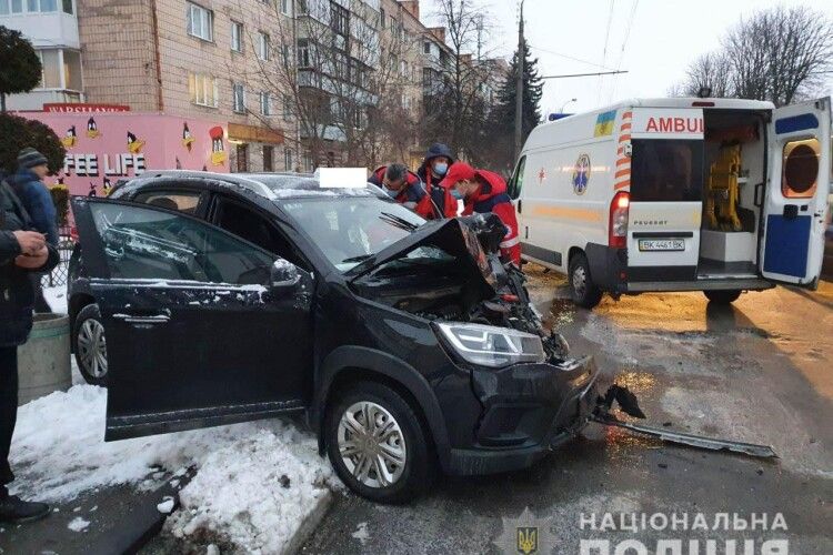 У Рівному таксі влетіло в маршрутку (Фото)