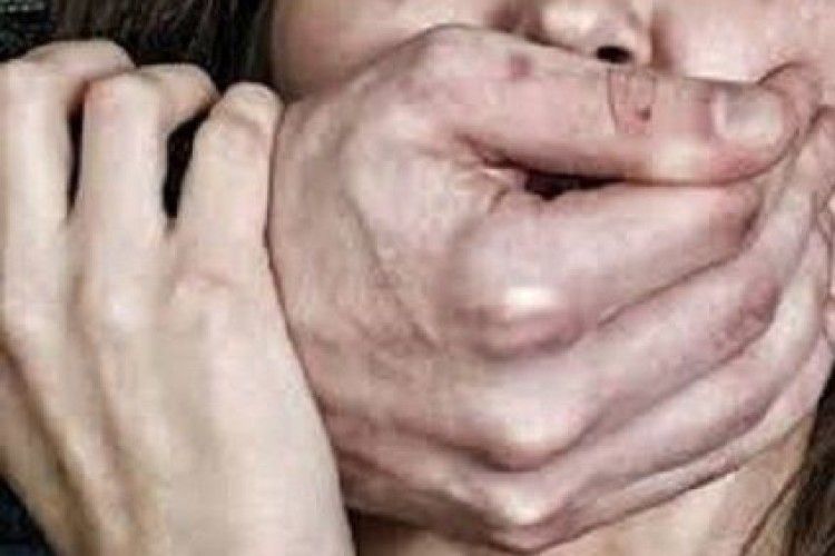 Юну дівчину гвалтували волинянин та коломиєць та ще й відео знімали (відео)