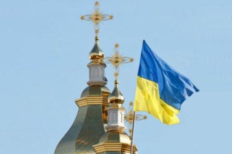 Половина українців вважають себе вірними Православної церкви України