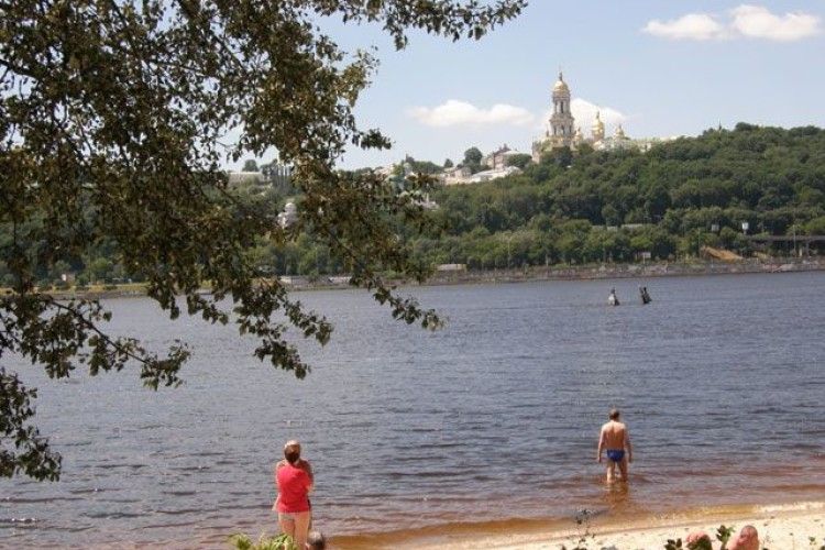 Фахівці рекомендують утриматися від купання на столичних пляжах
