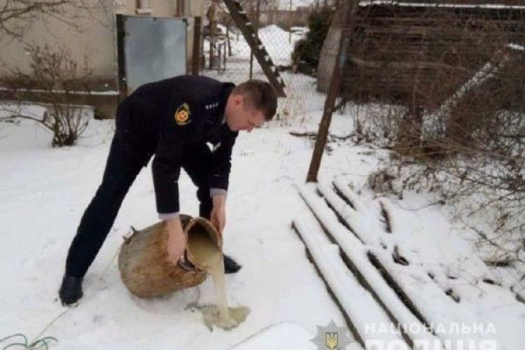 Поліція знищила майже дві тисячі літрів алкоголю