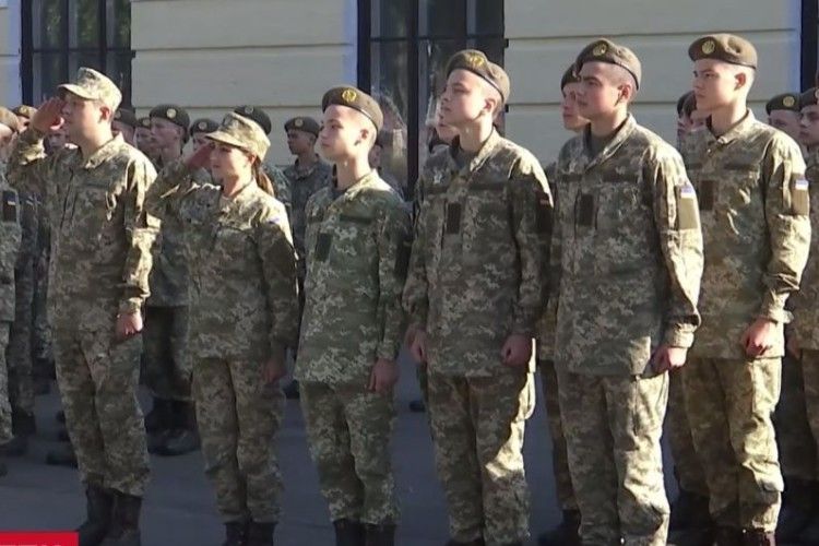Нарівні з хлопцями: ліцей Богуна готується до історичного першого набору дівчат 