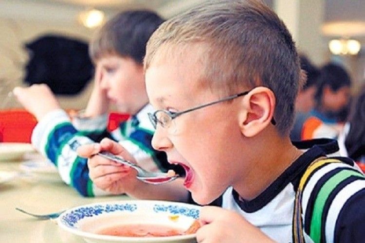 Любешівських дітей скоро уже годуватимуть 