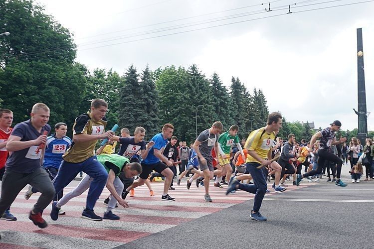 За півгодини в Луцьку стартує легкоатлетична естафета, приурочена річниці Перемоги над нацизмом у Другій світовій війні