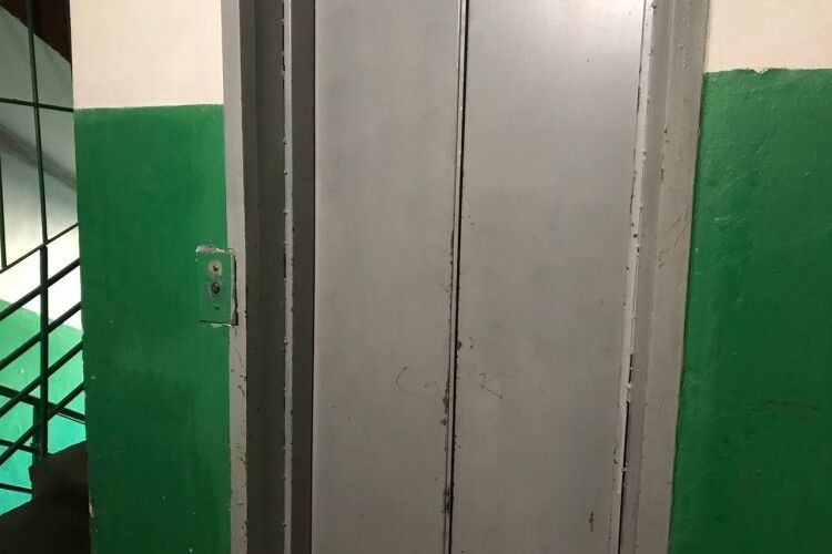 У Луцьку в ліфтах одночасно застрягли 23 людини