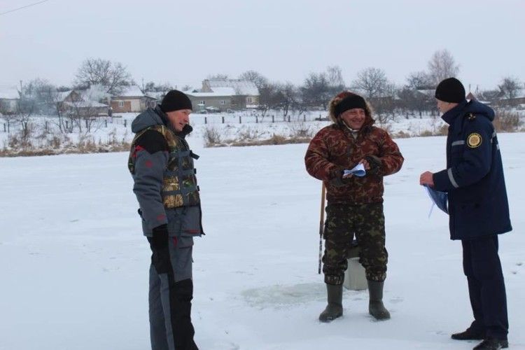 Нововолинських «пінгвінів» застерегли від зловживання міцненьким