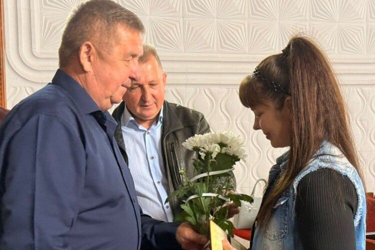 У волинській громаді троє жінок отримали почесне звання «Мати-героїня»
