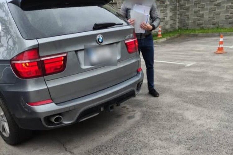 На Рівненщині чоловік забув, де припаркував автівку і заявив про крадіжку
