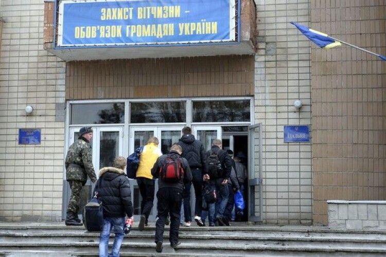 Чи зобов'язані переселенці стати на облік у військкомат в іншому місті