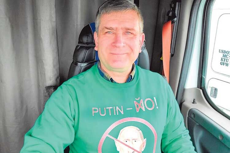 Далекобійник із Донецька своїми піснями про Путіна завоював інтернет