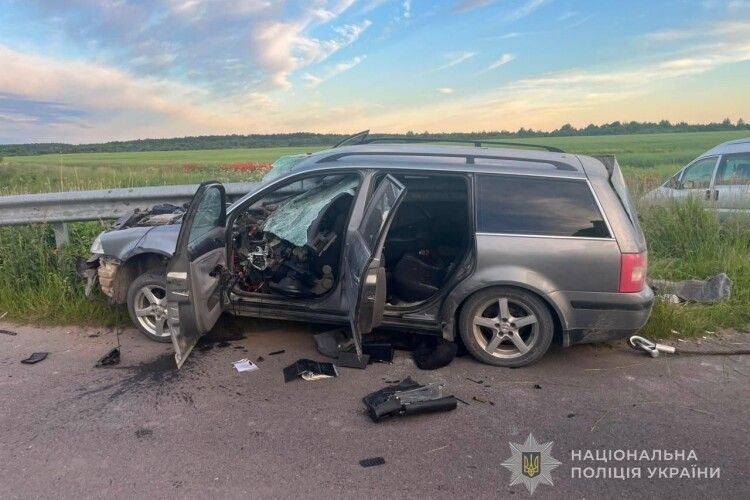 На Волині неповнолітня водійка врізалася у відбійник: загинув пасажир