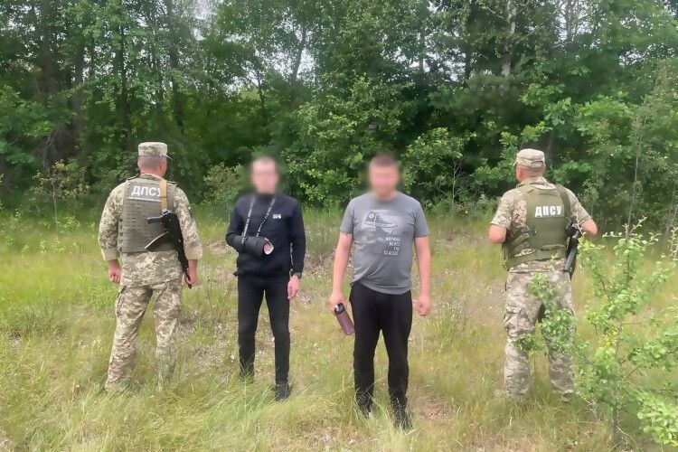 На Волині зупинили ухилянтів, які тікали лісами
