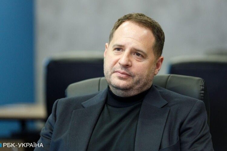 «Представники ЛуганДонії» стверджують, що Єрмак у Парижі зобов'язався розглянути їхні «пропозиції»