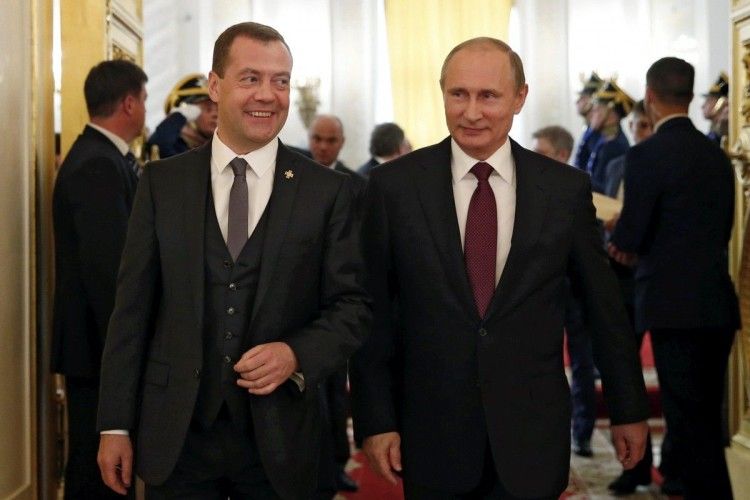 Путін офіційно призначив Медведєва прем'єром